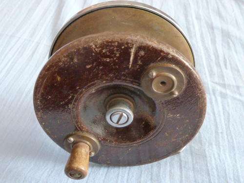 Vintage Wooden Fishing Reel.. in Good working Condition
