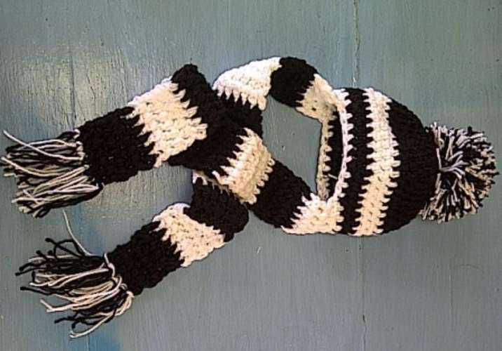 Crafty Stuff: Crochet Baby Pom Pom hat with Scarf (can be any colour you like)