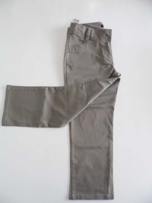 - Cotton Capri Pants - Stone colour