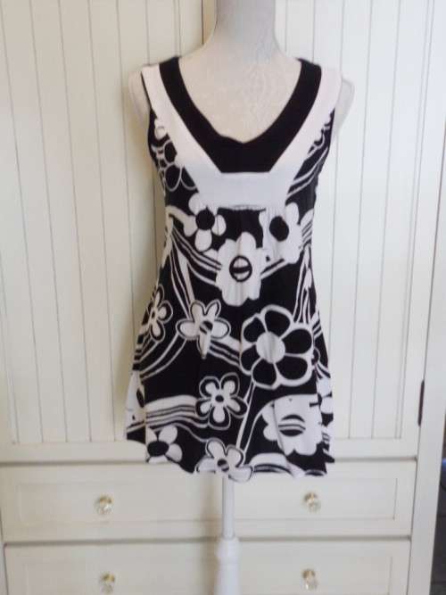 - Classic Black & White Bold Print Tunic/Top - Kelso Edgars