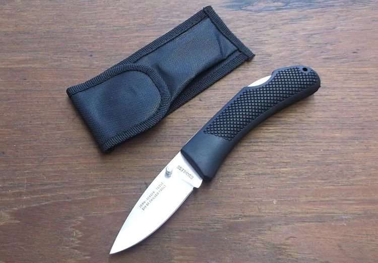 AN AWESOME POCKET KNIFE BY JOHN-BENZEN TOOLS ....DIVISION OF CHICAGO TOOLS...WITH POUCH