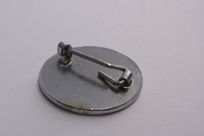 VINTAGE ENAMEL BIKER BADGE - THINK !