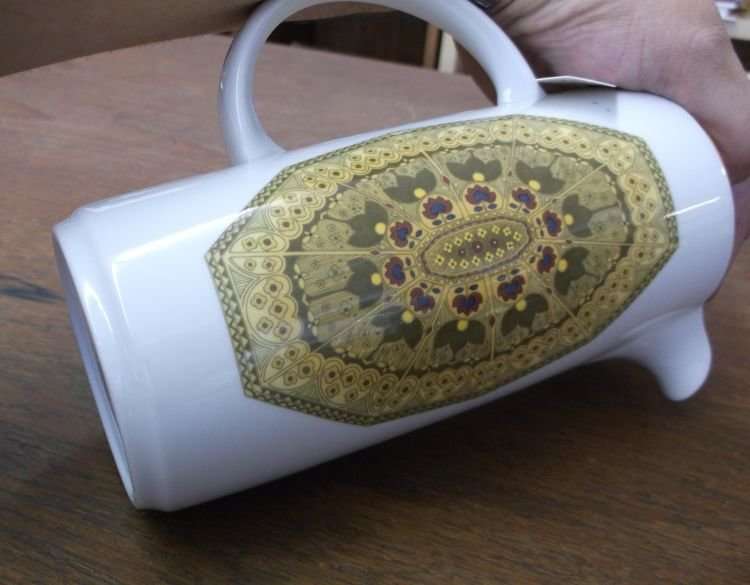 A TRULY RETRO 1970`S DESIGN TEAPOT BY ROYAL DOULTON IN THE PARQUET PATTERN...SWEET !!