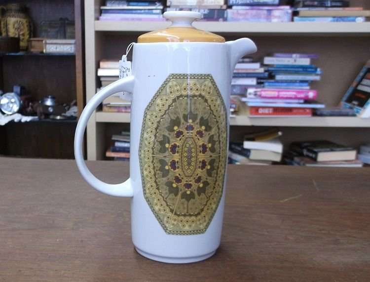 A TRULY RETRO 1970`S DESIGN TEAPOT BY ROYAL DOULTON IN THE PARQUET PATTERN...SWEET !!