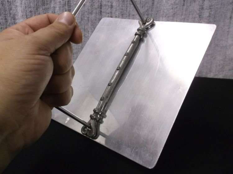 A SUPERB DESIGNER NAPKIN HOLDER BY WELL KNOWN CARROL BOYES ....GREAT LOOK !!