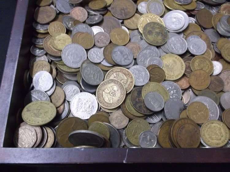 BID PER COIN !! 1000 WORLD COINS STARTING AT R 1 PER COIN...VARIOUS SIZES AND COUNTRIES !!!