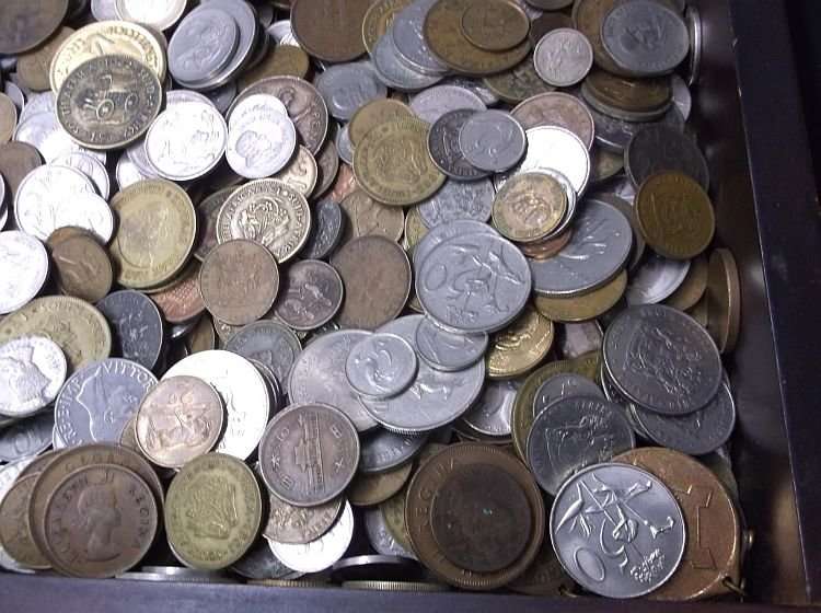 BID PER COIN !! 1000 WORLD COINS STARTING AT R 1 PER COIN...VARIOUS SIZES AND COUNTRIES !!!