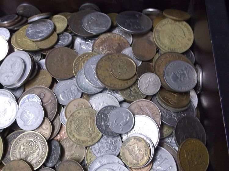 BID PER COIN !! 1000 WORLD COINS STARTING AT R 1 PER COIN...VARIOUS SIZES AND COUNTRIES !!!