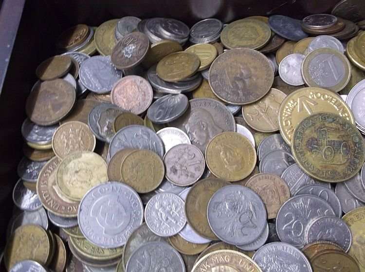 BID PER COIN !! 1000 WORLD COINS STARTING AT R 1 PER COIN...VARIOUS SIZES AND COUNTRIES !!!