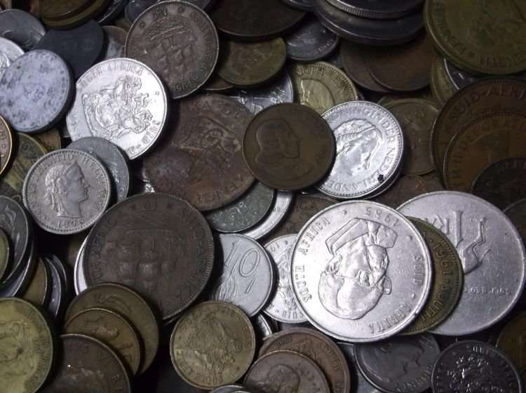 BID PER COIN !! 1000 WORLD COINS STARTING AT R 1 PER COIN...VARIOUS SIZES AND COUNTRIES !!!
