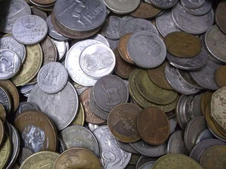 BID PER COIN !! 1000 WORLD COINS STARTING AT R 1 PER COIN...VARIOUS SIZES AND COUNTRIES !!!