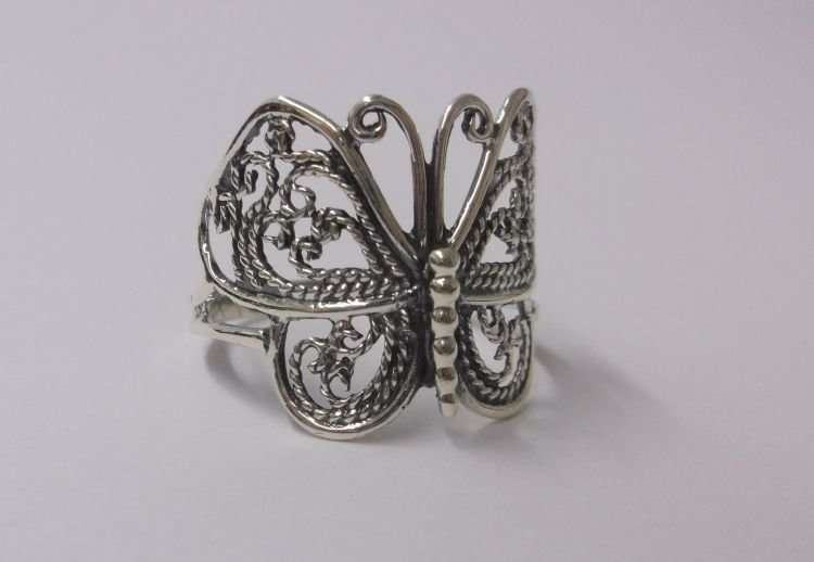 AN ABSOLUTELY GORGEOUS INTRICATELY DETAILED FILIGREE TYPE SOLID STERLING SILVER BUTTERFLY RING ..WOW