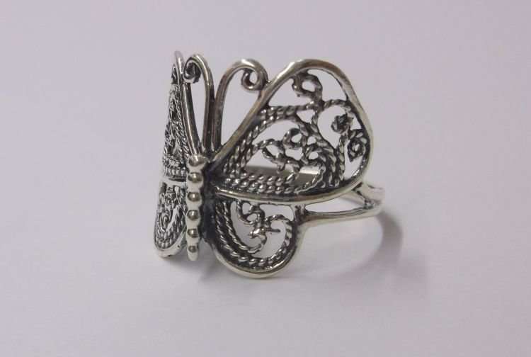 AN ABSOLUTELY GORGEOUS INTRICATELY DETAILED FILIGREE TYPE SOLID STERLING SILVER BUTTERFLY RING ..WOW