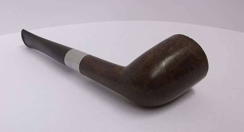 A GOOD QUALITY VINTAGE SMOKING PIPE - BYFORD