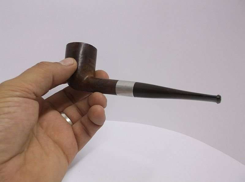 A GOOD QUALITY VINTAGE SMOKING PIPE - BYFORD