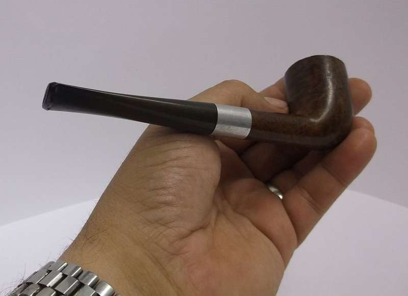 A GOOD QUALITY VINTAGE SMOKING PIPE - BYFORD