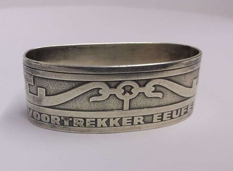 AN AWESOME RARE SOLID SILVER NAPKIN RING MADE IN CELEBRATION OF THE VOORTREKKER EUFEES 1938