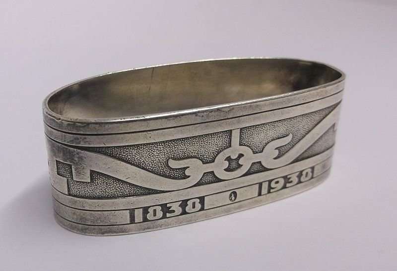 AN AWESOME RARE SOLID SILVER NAPKIN RING MADE IN CELEBRATION OF THE VOORTREKKER EUFEES 1938