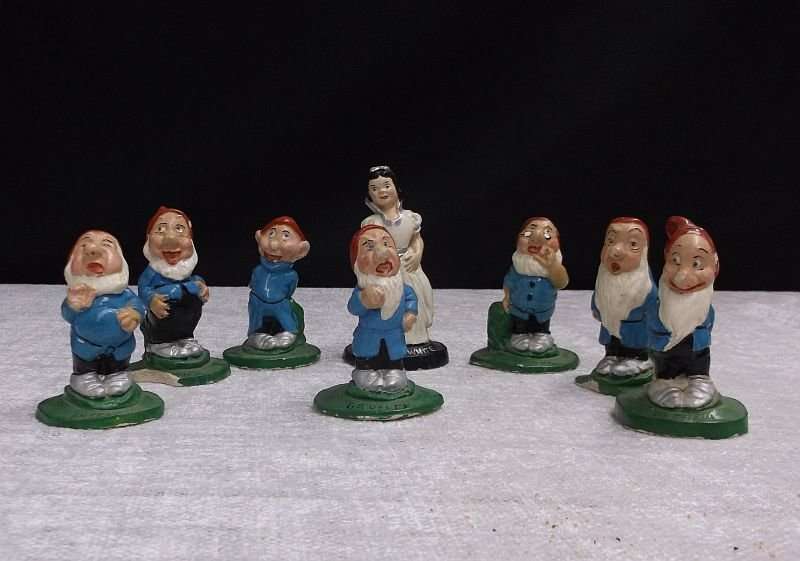 WOW !! A 1940`S MADE PLASTER OF PARIS SET - SNOW WHITE AND THE SEVEN DWARFS - LOADS OF CHARACTER