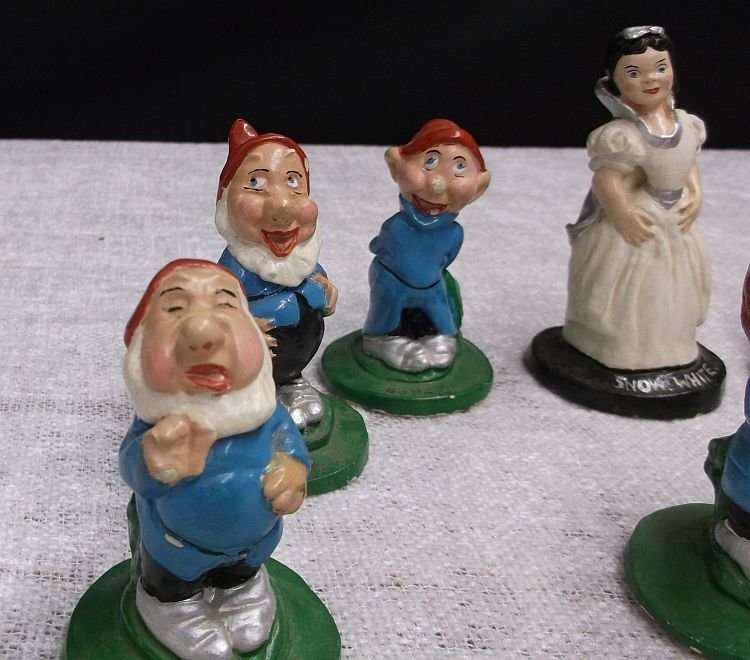 WOW !! A 1940`S MADE PLASTER OF PARIS SET - SNOW WHITE AND THE SEVEN DWARFS - LOADS OF CHARACTER