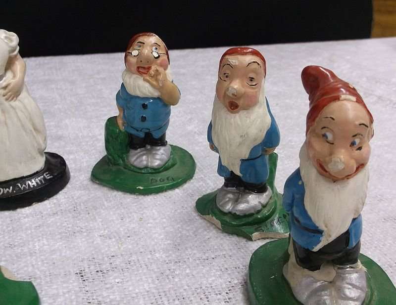 WOW !! A 1940`S MADE PLASTER OF PARIS SET - SNOW WHITE AND THE SEVEN DWARFS - LOADS OF CHARACTER