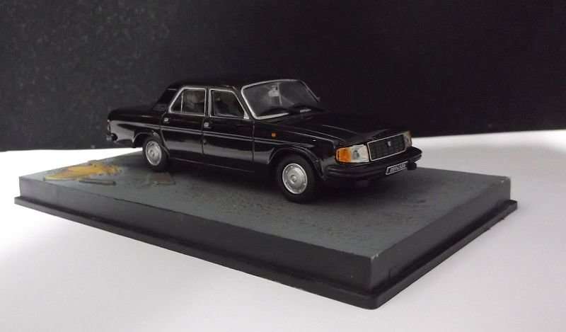 A WELL MADE HEAVY DIE CAST METAL MODEL OF THE" GAZ VOLGA" USED IN THE JAMES BOND MOVIE GOLDENEYE....