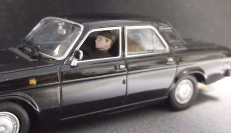 A WELL MADE HEAVY DIE CAST METAL MODEL OF THE" GAZ VOLGA" USED IN THE JAMES BOND MOVIE GOLDENEYE....