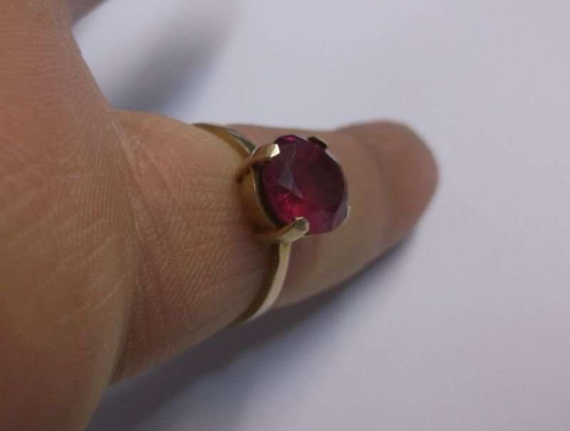 A MAGNIFICENT OLD EARLY TWENTIETH CENTURY SOLID 9 CARAT GOLD RING SET WITH A BIG GENUINE RUBY !!!
