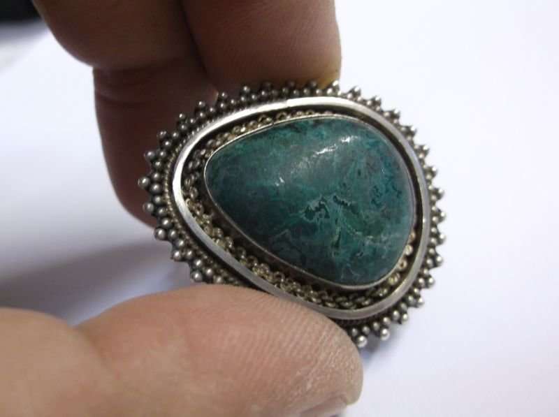 AN EXTREMELY STRIKING LARGE STERLING SILVER PENDANT WITH BIG GREEN STONE...DOUBLES AS A BROOCH !!!!