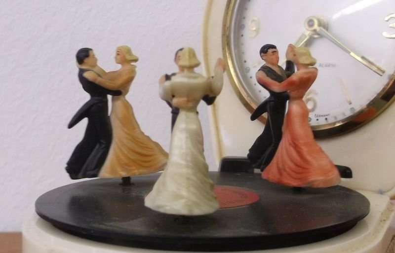 A HEART WARMING VINTAGE MUSICAL ALARM WITH MOVING "RECORD DANCERS" ...MUST SEE TO APPRECIATE !!!