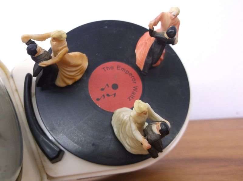 A HEART WARMING VINTAGE MUSICAL ALARM WITH MOVING "RECORD DANCERS" ...MUST SEE TO APPRECIATE !!!