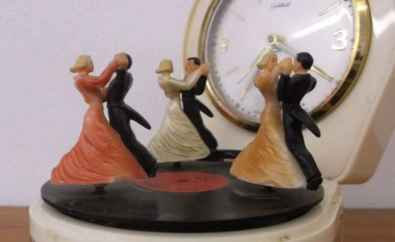 A HEART WARMING VINTAGE MUSICAL ALARM WITH MOVING "RECORD DANCERS" ...MUST SEE TO APPRECIATE !!!