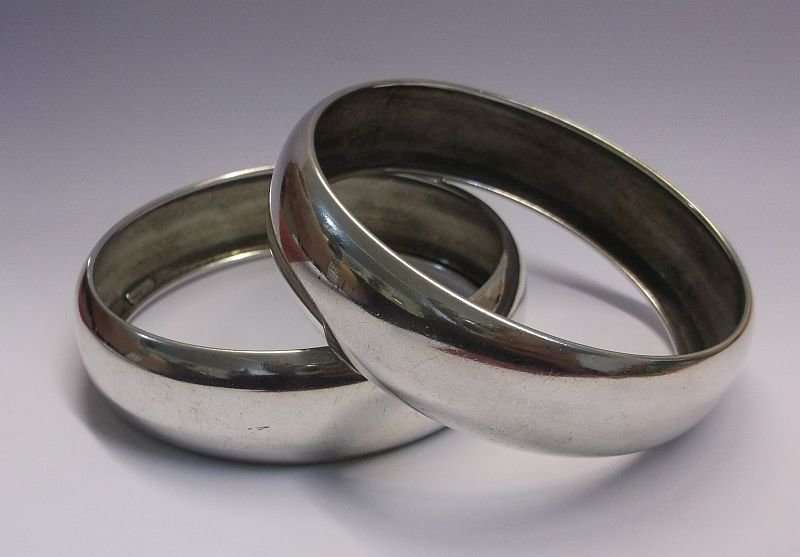 A MAGNIFICENT PAIR OF SUPER QUALITY STERLING SILVER BANGLES ...ITALIAN ...WIDE ....WOW !!!!