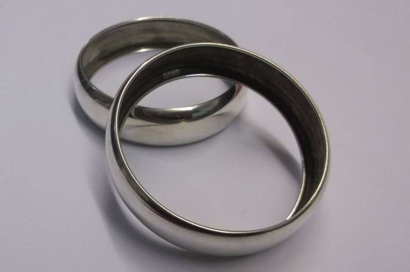 A MAGNIFICENT PAIR OF SUPER QUALITY STERLING SILVER BANGLES ...ITALIAN ...WIDE ....WOW !!!!