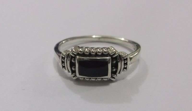 A GOOD LOOKING SOLID STERLING SILVER RING WITH ONYX LOOK INLAY ...GREAT QUALITY !!