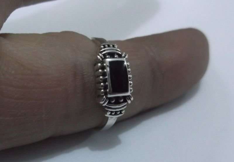 A GOOD LOOKING SOLID STERLING SILVER RING WITH ONYX LOOK INLAY ...GREAT QUALITY !!