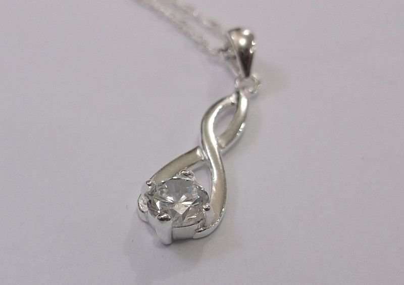 CLASSY STERLING SILVER PENDANT WITH FACETED CLEAR STONE PLUS A 45 CM STERLING SILVER NECKLACE
