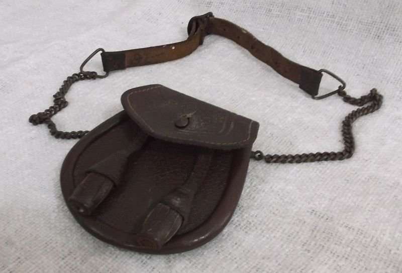 TOO CUTE !! AN OLD GENUINE LEATHER SCOTTISH SPORRAN WITH CHAIN ATTACHMENT BY PAISLEYS GLASGOW ...WOW