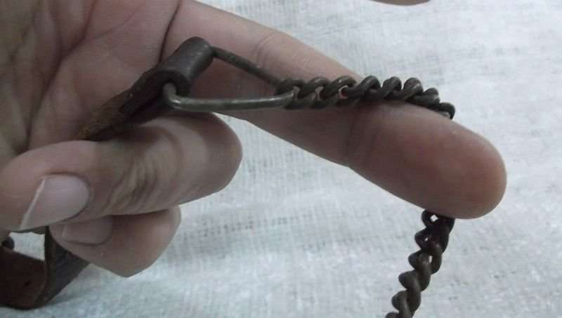 TOO CUTE !! AN OLD GENUINE LEATHER SCOTTISH SPORRAN WITH CHAIN ATTACHMENT BY PAISLEYS GLASGOW ...WOW