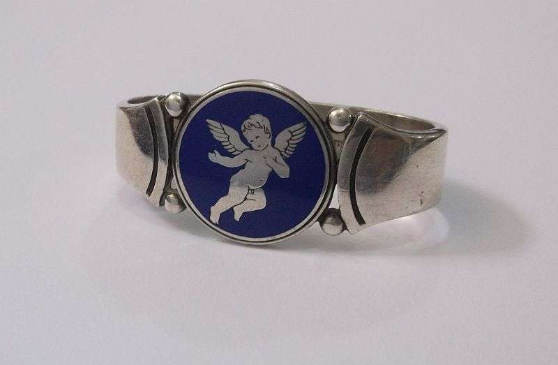 WOW !!! AN AWESOME RARE SOLID STERLING SILVER GEORG JENSEN NAPKIN RING WITH ENAMELED CHERUB MOTIF