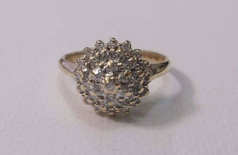 A BREATHTAKING HALLMARKED 9 CT GOLD RING SET WITH 35 DIAMONDS VALUED AT R 15 000 ...MUST SEE !!!!