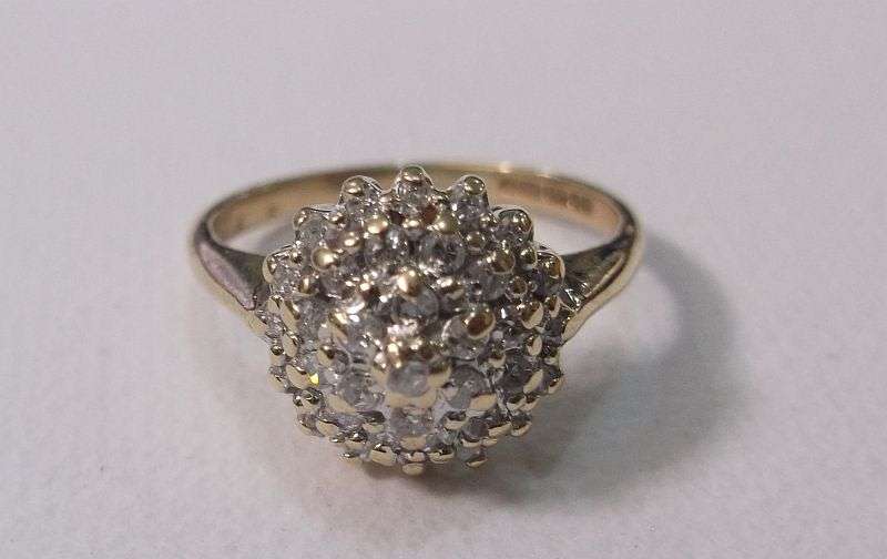 A BREATHTAKING HALLMARKED 9 CT GOLD RING SET WITH 35 DIAMONDS VALUED AT R 15 000 ...MUST SEE !!!!