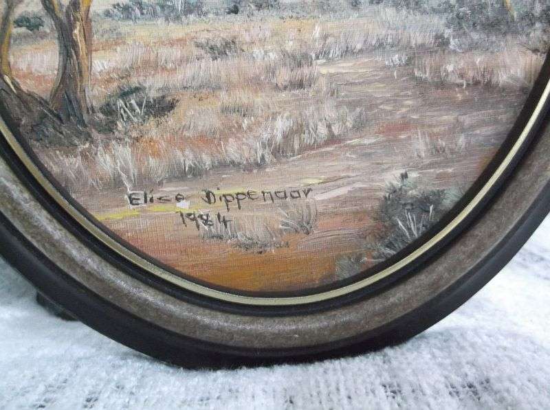 A LOVELY VINTAGE ORIGINAL OIL PAINTING SIGNED BY THE ARTIST ELISE DIPPENAAR IN OVAL FRAME