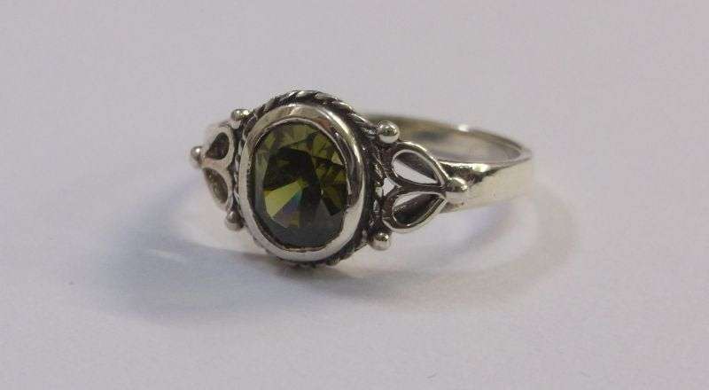WOW !!! A VERY STYLISH SOLID STERLING SILVER RING SET WITH A FACETED GREEN STONE ....LAST ONE !!!