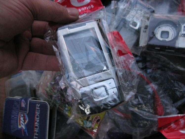 WOW !! WOW !!! A JOB LOT OF 150 CELLPHONE COVERS , CASES , BACKINGS ETC ...BID PER PIECE TO TAKE ALL