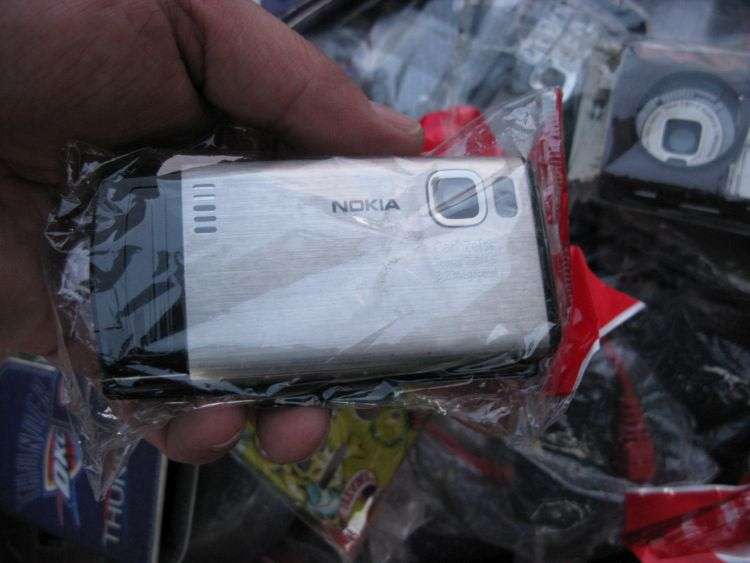 WOW !! WOW !!! A JOB LOT OF 150 CELLPHONE COVERS , CASES , BACKINGS ETC ...BID PER PIECE TO TAKE ALL