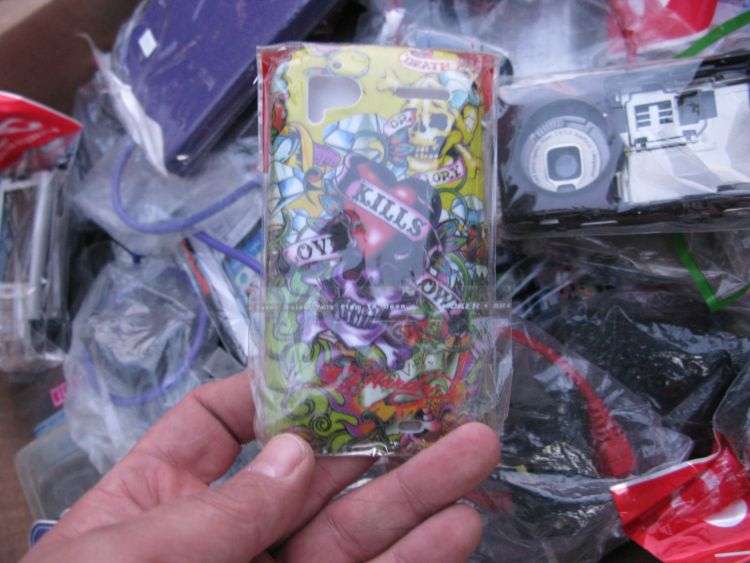 WOW !! WOW !!! A JOB LOT OF 150 CELLPHONE COVERS , CASES , BACKINGS ETC ...BID PER PIECE TO TAKE ALL