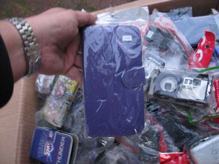 WOW !! WOW !!! A JOB LOT OF 150 CELLPHONE COVERS , CASES , BACKINGS ETC ...BID PER PIECE TO TAKE ALL
