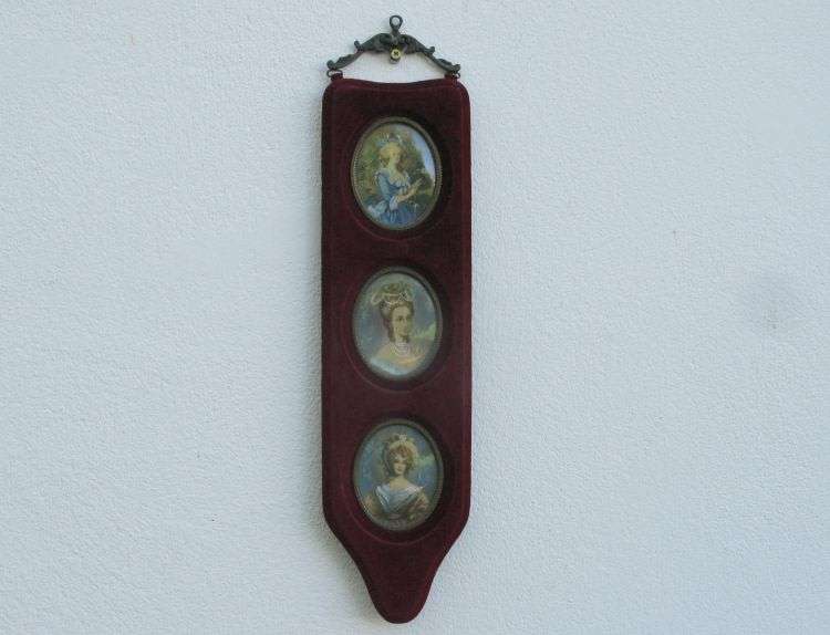 A BEAUTIFUL VINTAGE VICTORIAN STYLE WALL MOUNT DEPICTING THREE VERY STYLISH LADIES ...MUST HAVE !!