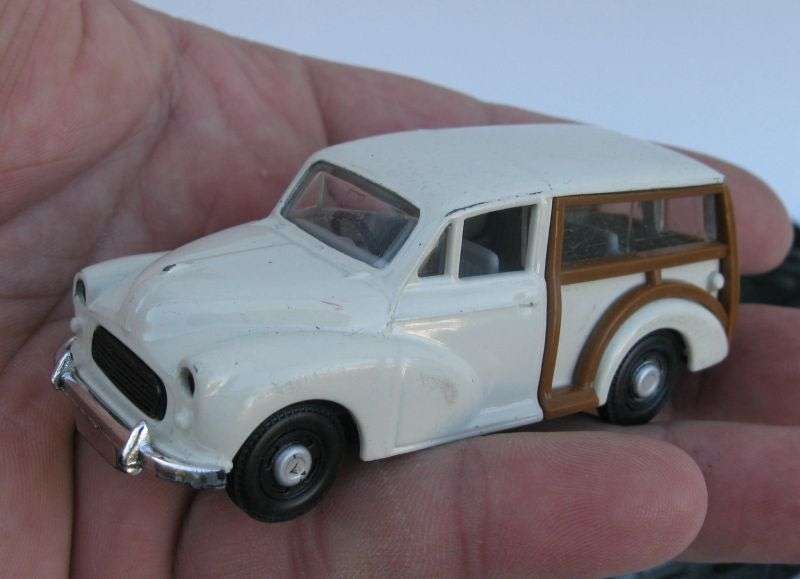 LOT OF DIE CAST METAL VEHICLES ...CORGI...SOLIDO...ETC..SOME ISSUES...SEE PICS...HEAVY ARMY VEHICLES